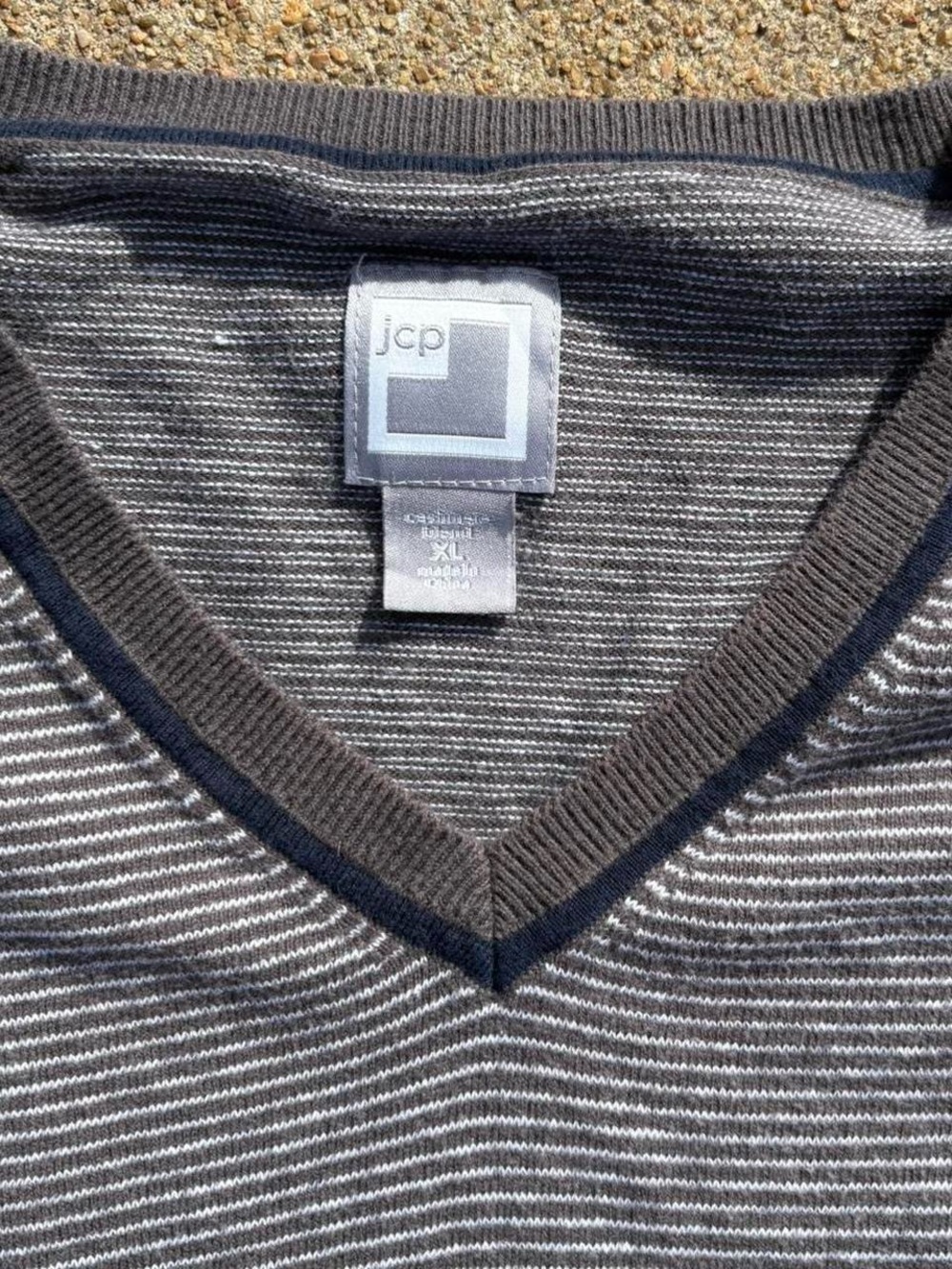 JCPENNEY vintage 2000s grey and white striped v-neck sweater
